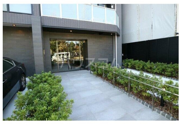 16/18 エントランス