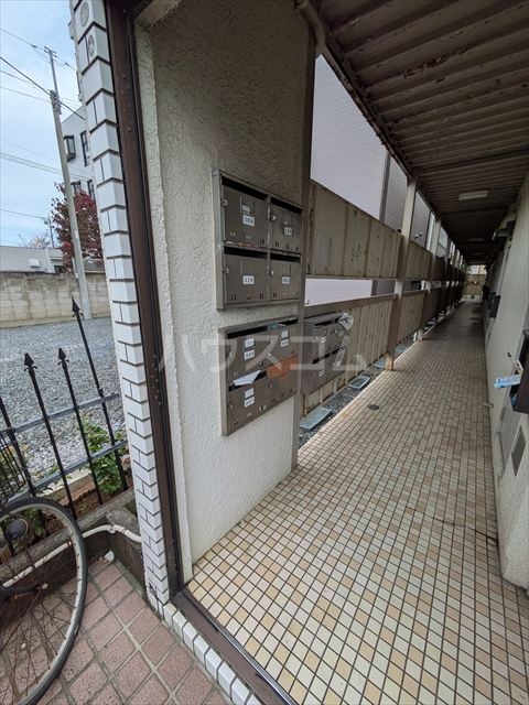 16/25 エントランス