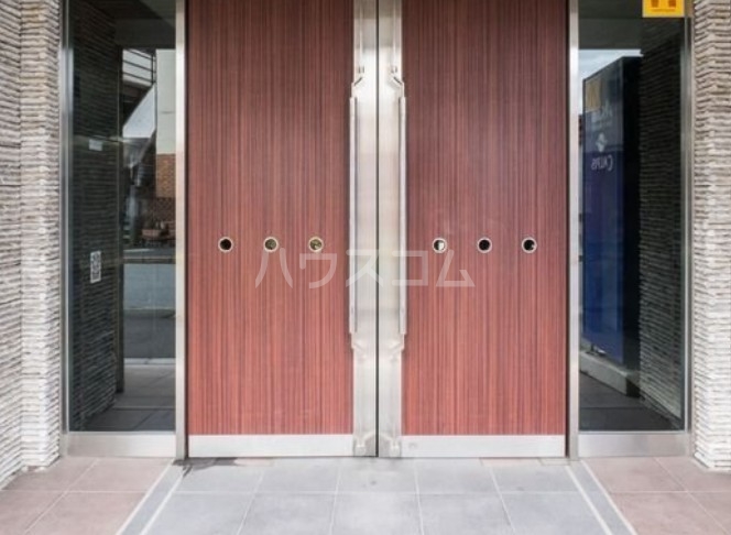 13/13 エントランス