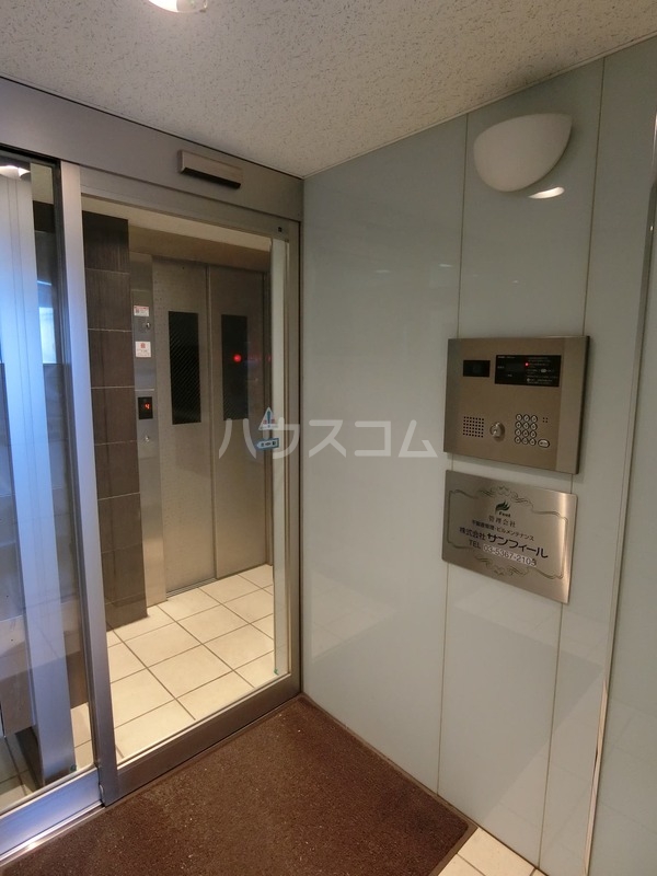 14/18 エントランス