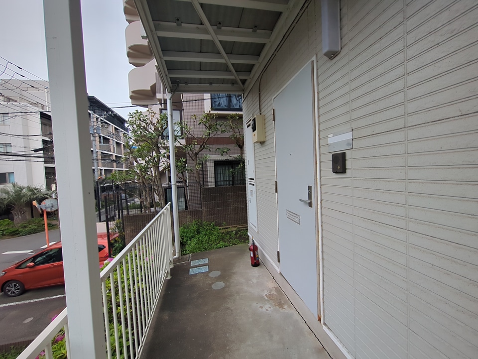 27/30 エントランス