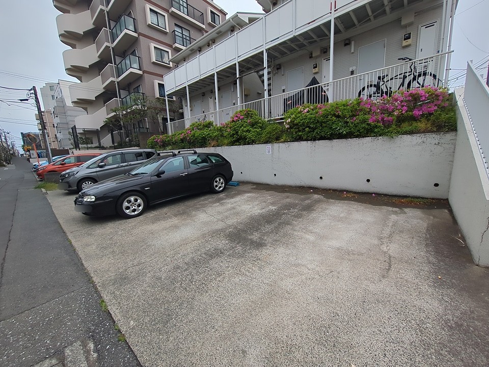 28/30 駐車場