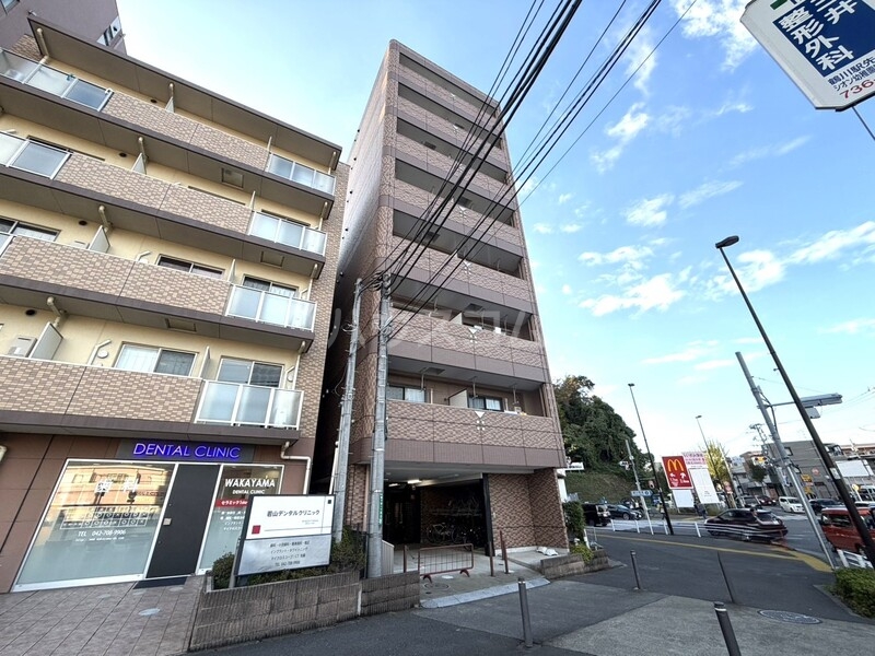 17/25 エントランス