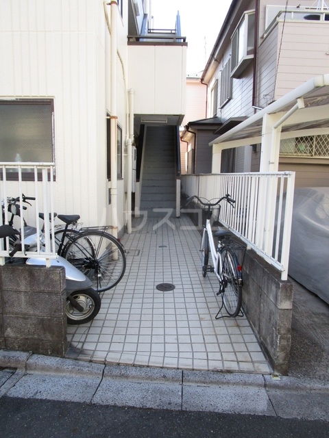 28/30 エントランス