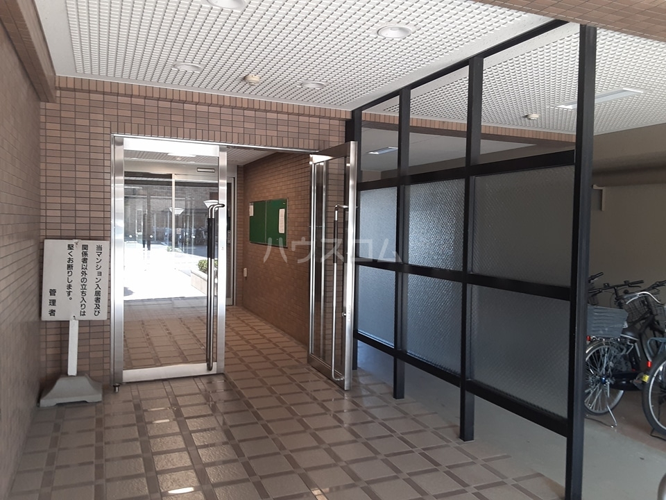 25/30 エントランス