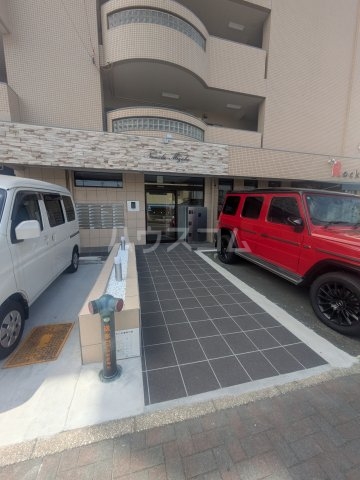 27/30 エントランス