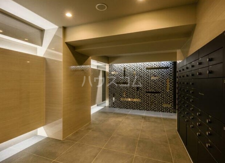 26/30 エントランス