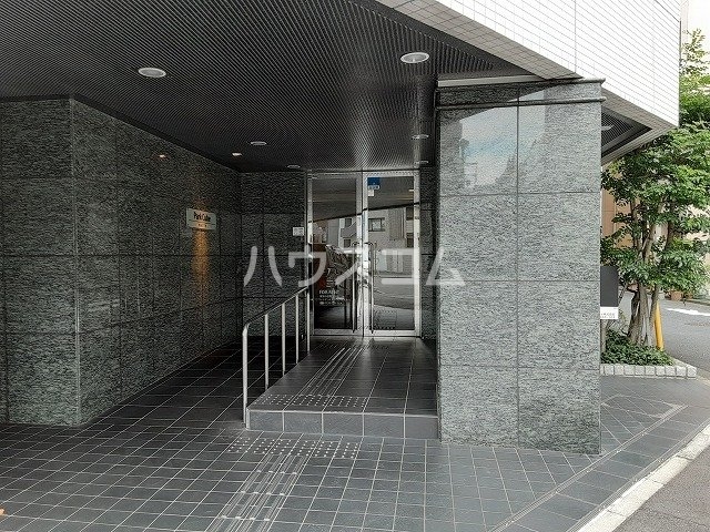 18/28 エントランス