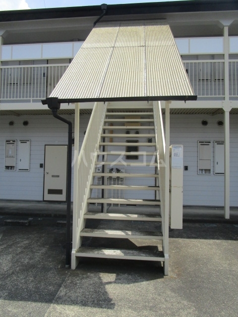 28/30 エントランス