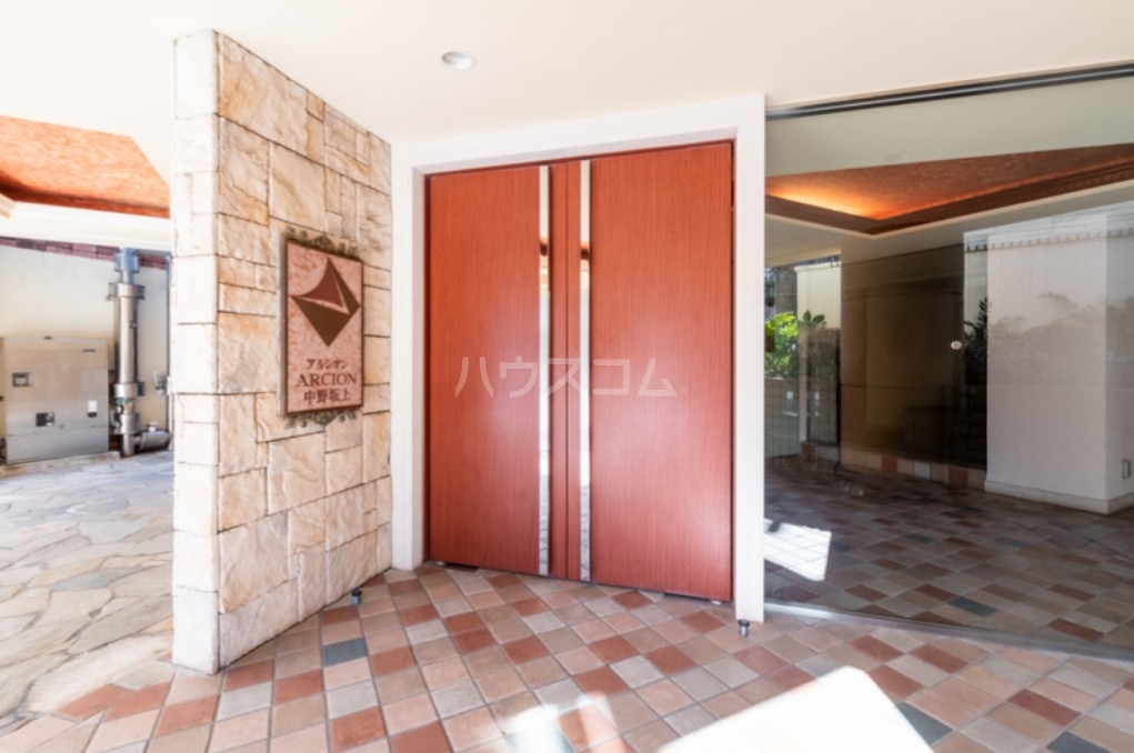 16/25 エントランス