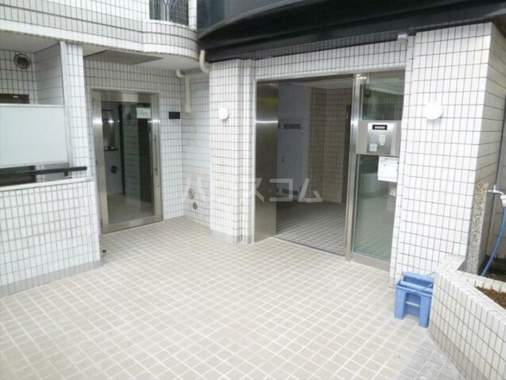 13/14 エントランス