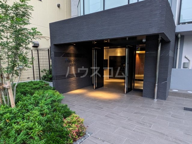 28/30 エントランス