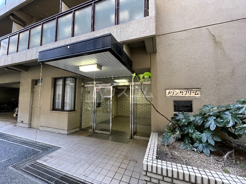 23/30 エントランス