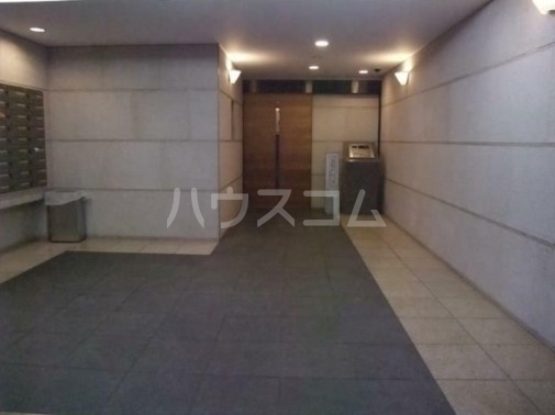 18/21 エントランス