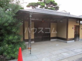 21/30 エントランス