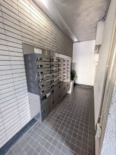 25/27 エントランス