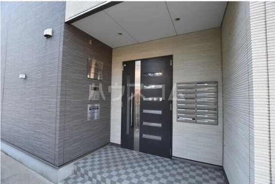 16/18 エントランス