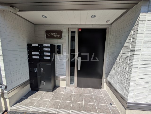 27/30 エントランス