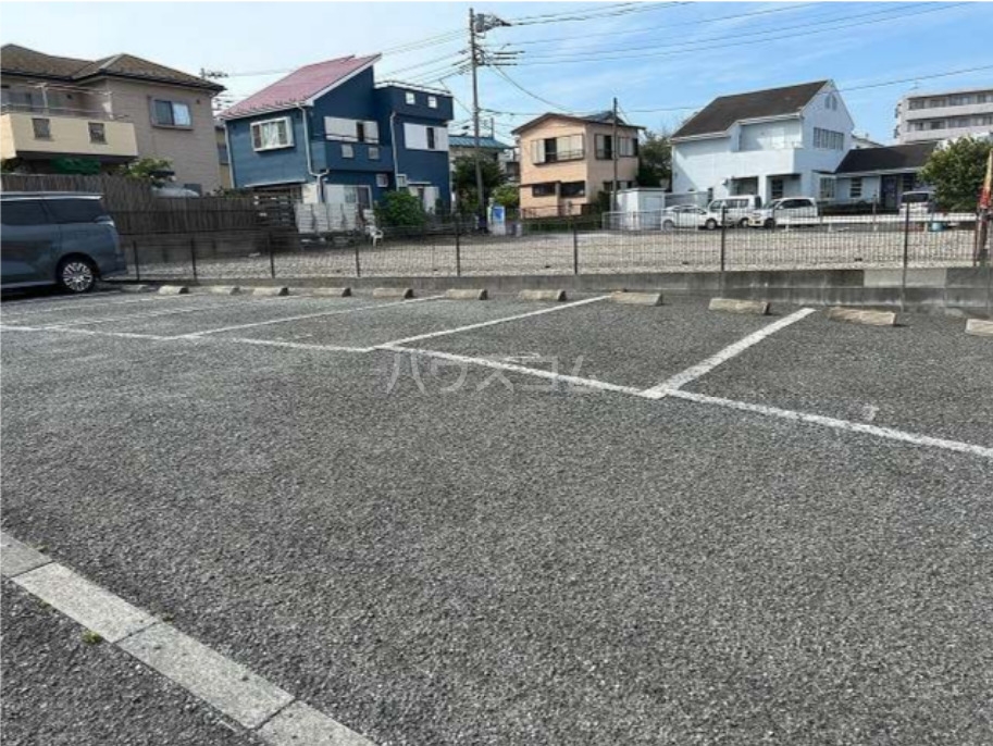 16/16 駐車場