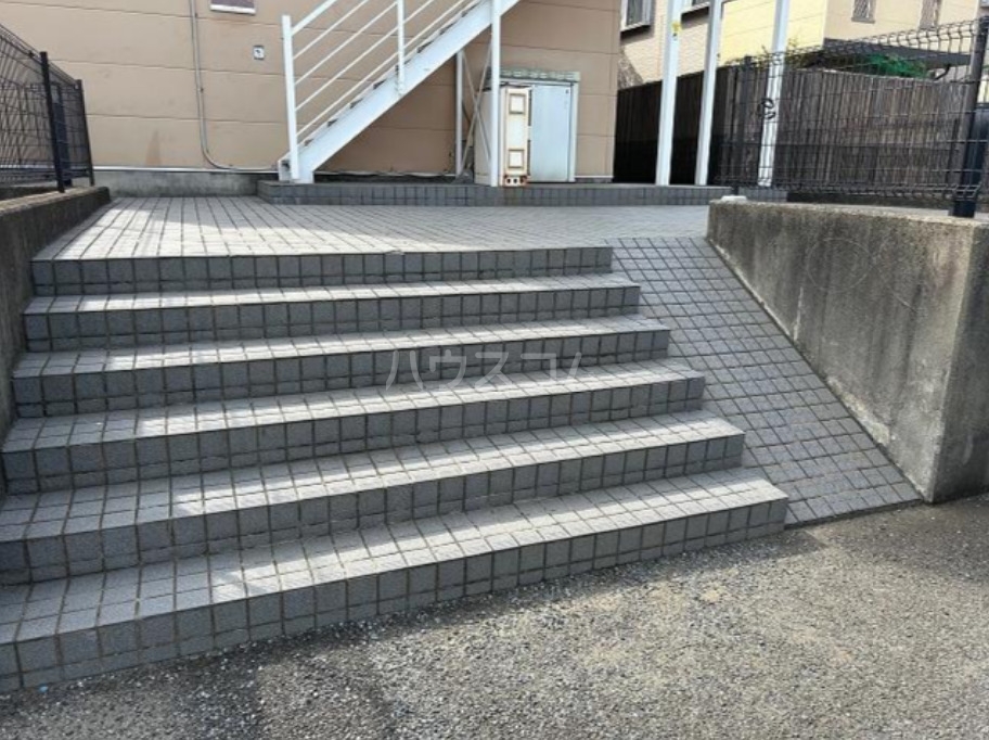 15/16 エントランス