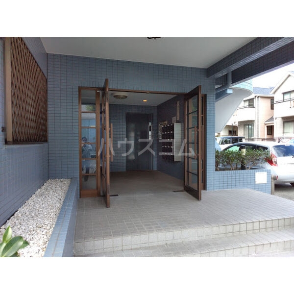 18/28 エントランス