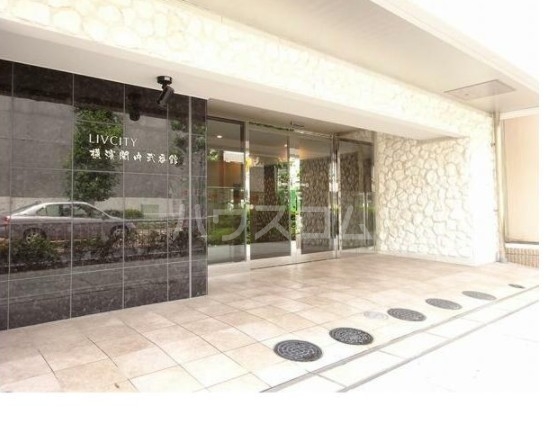 17/27 エントランス