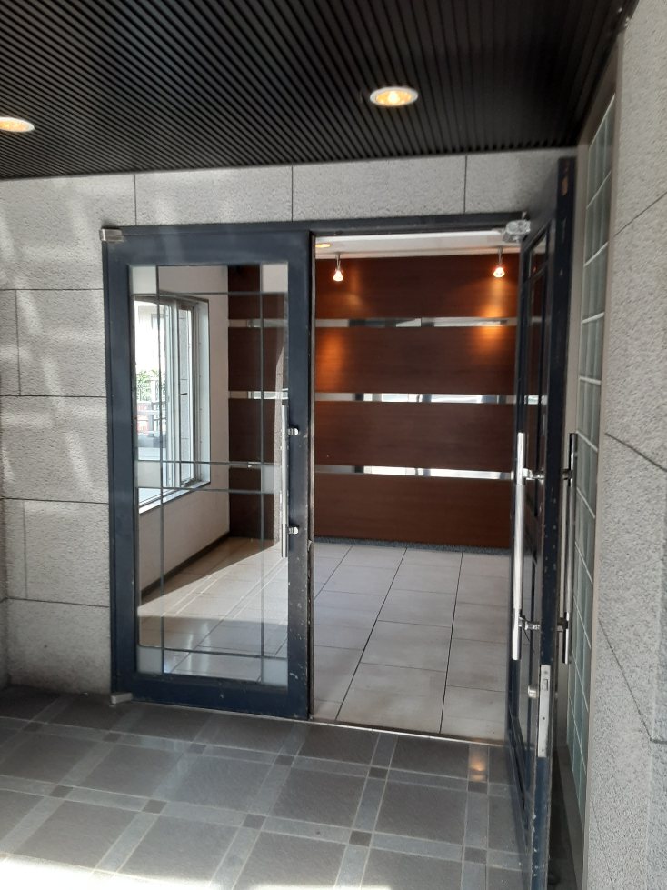 28/30 エントランス