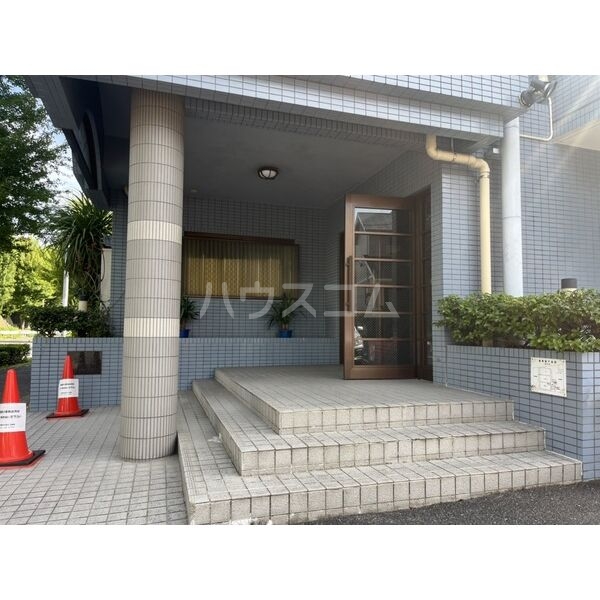 22/30 エントランス