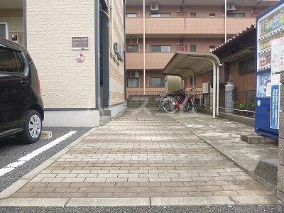 16/19 エントランス