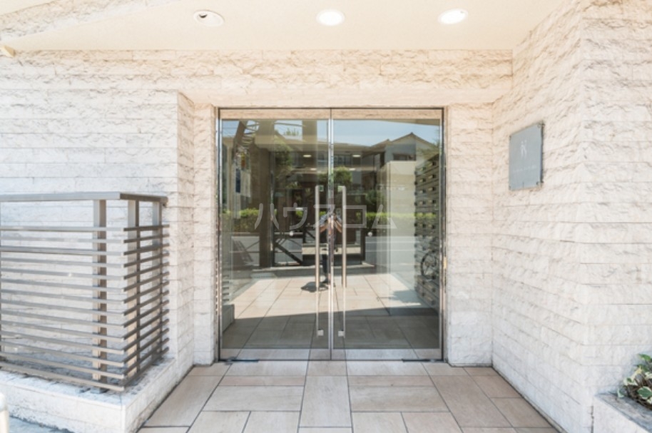 5/5 エントランス