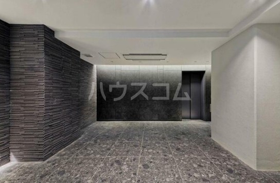 16/21 エントランス