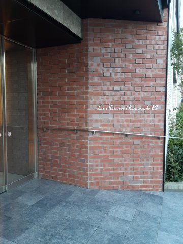 24/30 エントランス