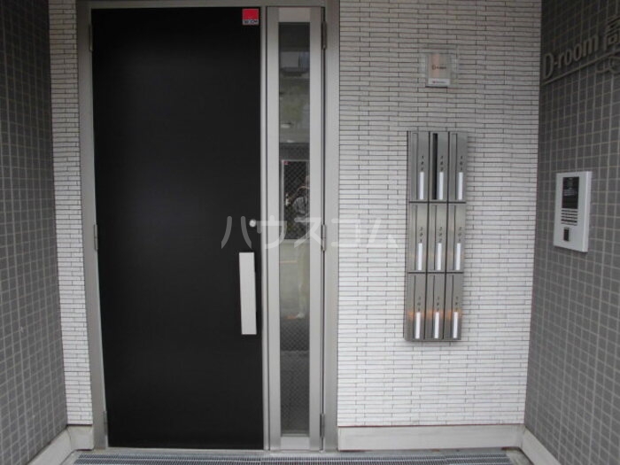 21/30 エントランス