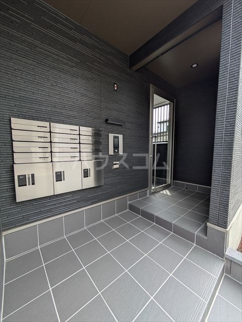 25/30 エントランス