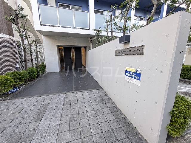 26/30 エントランス