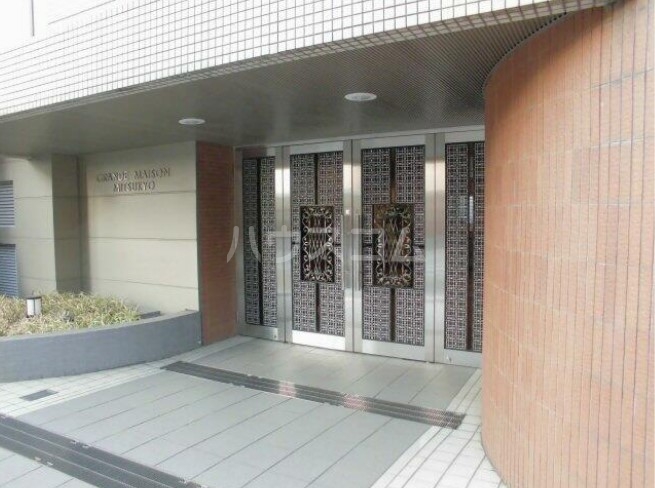 2/2 エントランス