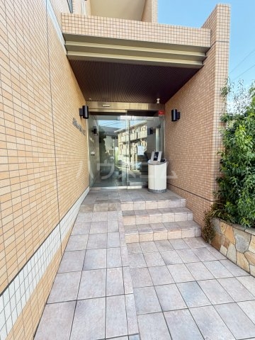 21/30 エントランス