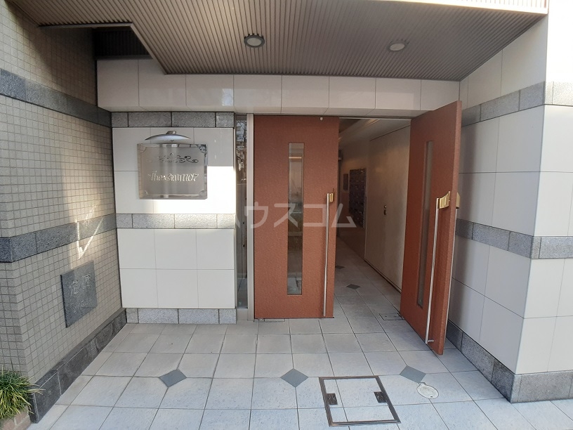 18/25 エントランス