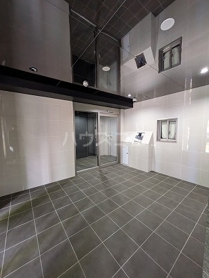 21/30 エントランス