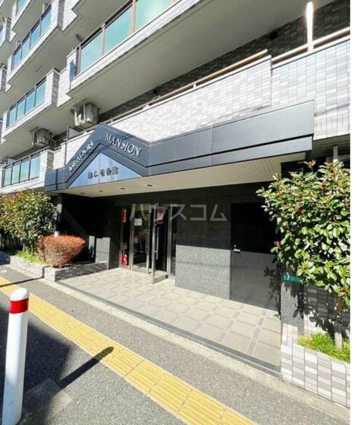 18/27 エントランス