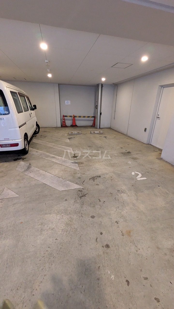 23/30 駐車場