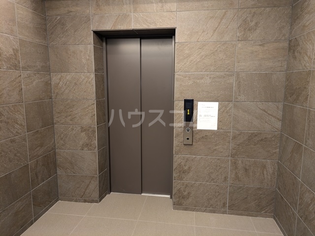 27/30 エントランス