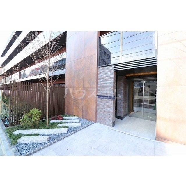 16/25 エントランス