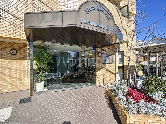 16/20 エントランス