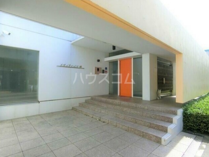 18/28 エントランス