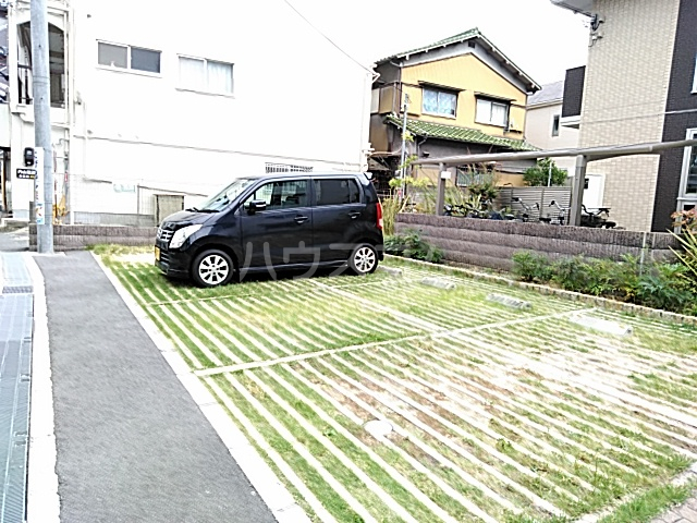 27/30 駐車場