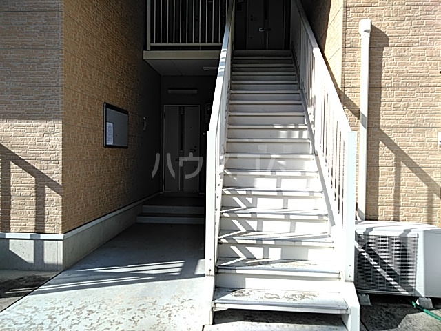 22/30 エントランス