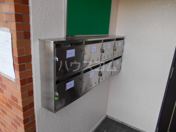 18/27 エントランス