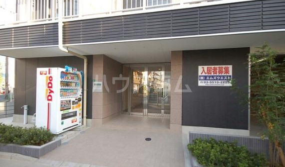 15/23 エントランス