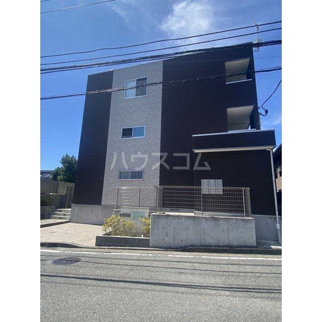 22/27 エントランス